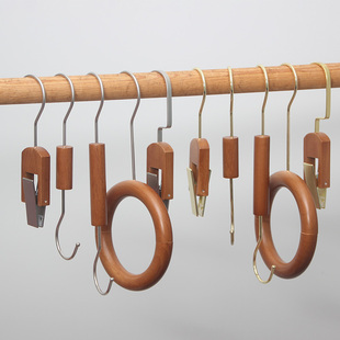 服装 店挂勾 店夹子S钩挂勾子面料夹胡桃木色用圈圈丝围巾配件女装