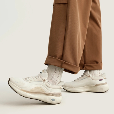 李宁女子休闲鞋SOFT PLUS 2透气弹力轻便舒适防水运动鞋女AGLV084