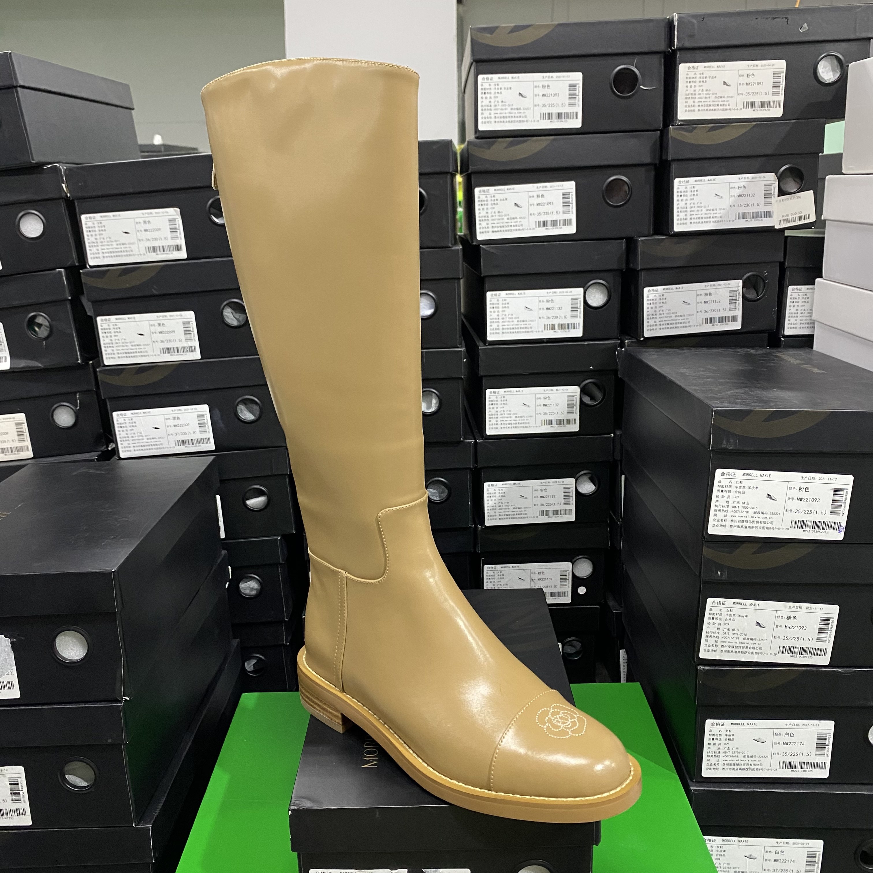 专柜正品牛皮百搭后拉链平底山茶花骑士靴JHS杏色