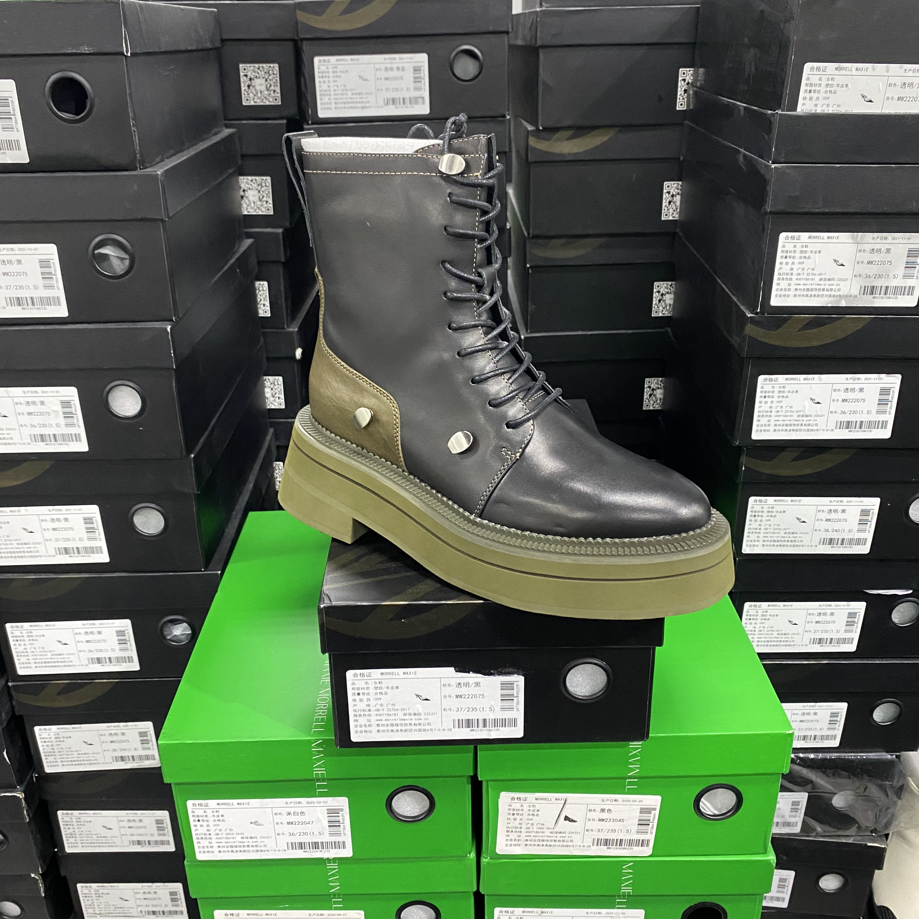 美国设计师买手高奢品牌P牛皮拼色铆钉款系带侧拉马丁靴4080黑绿