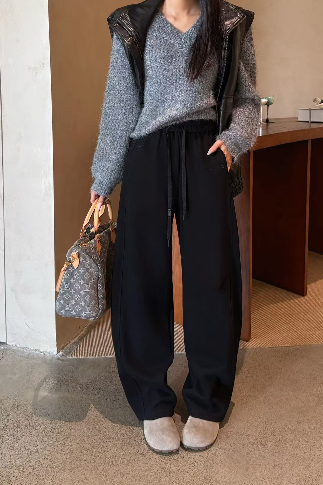 5UU卫裤运动裤女2025冬季新款阔腿加绒休闲裤弯刀拖地裤迷设1007