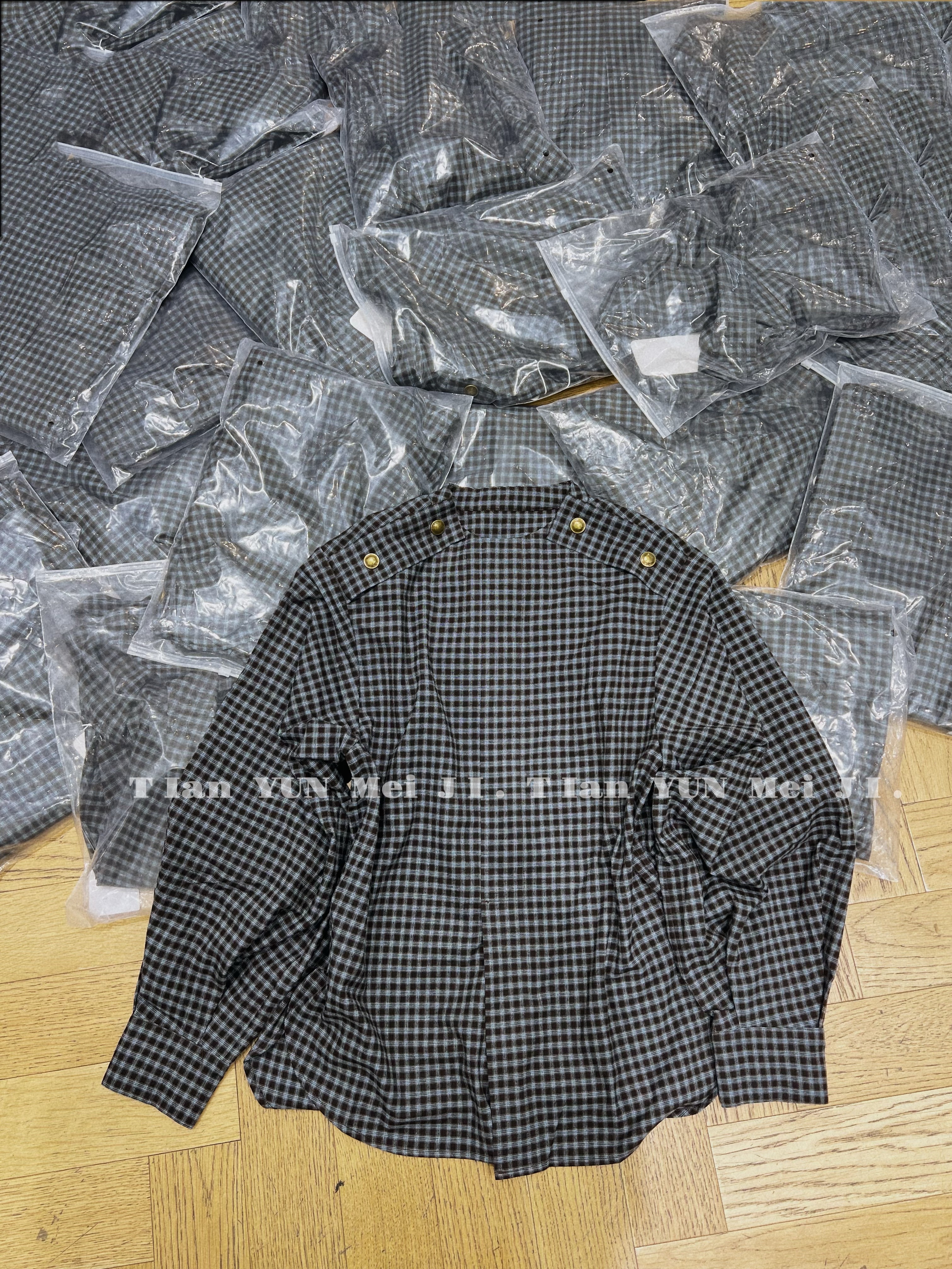 欧货2025秋季新款时尚英伦风复古格子肩章宽松套头长袖衬衫上衣女