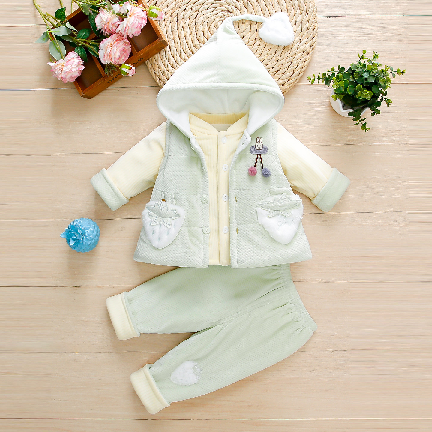 女宝宝秋冬夹棉套装01一2岁3新生婴儿薄棉外出衣服加厚三件套秋季