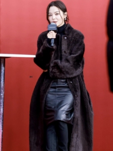 真皮草外套女2025年冬新爆款 明星同款 宽松百搭保暖大衣 辛芷蕾