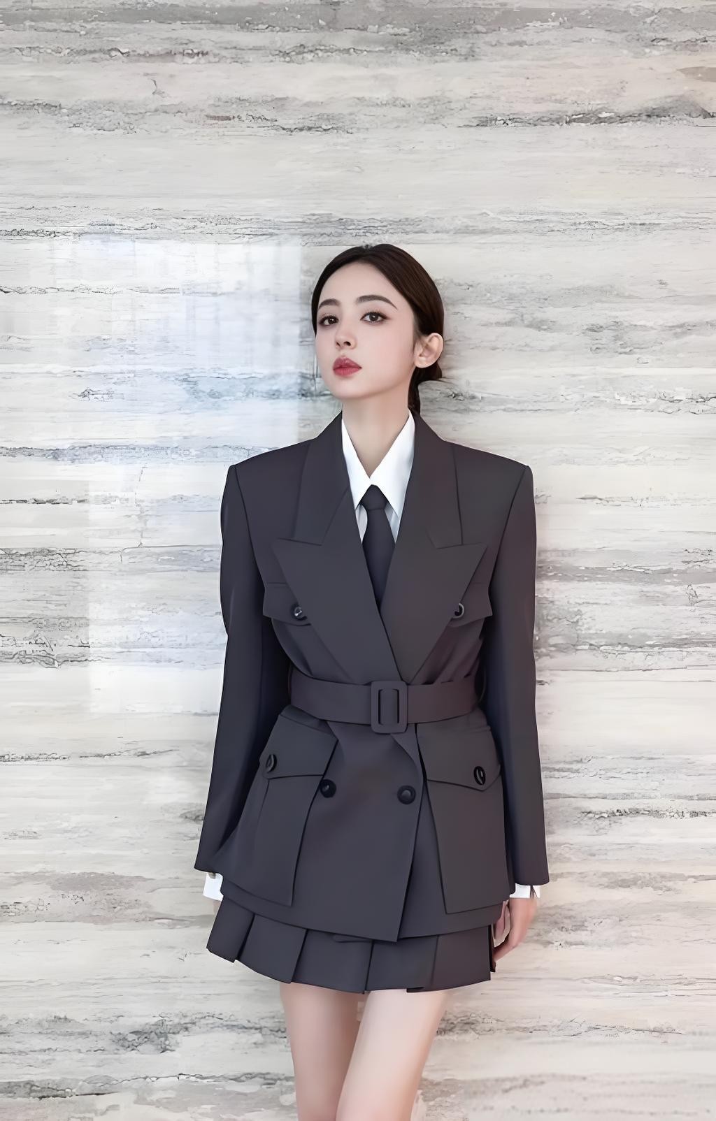 【古力娜扎同款】2026超火春装一整套西装外套半裙收腰西服女套装