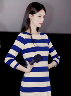 【陈瑶】同款针织连衣裙2026春夏季中长款圆领减龄蓝白条纹T恤裙