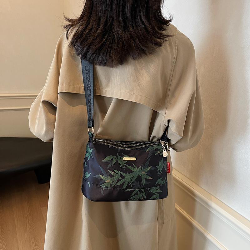 时尚枫叶斜挎包女士单肩包