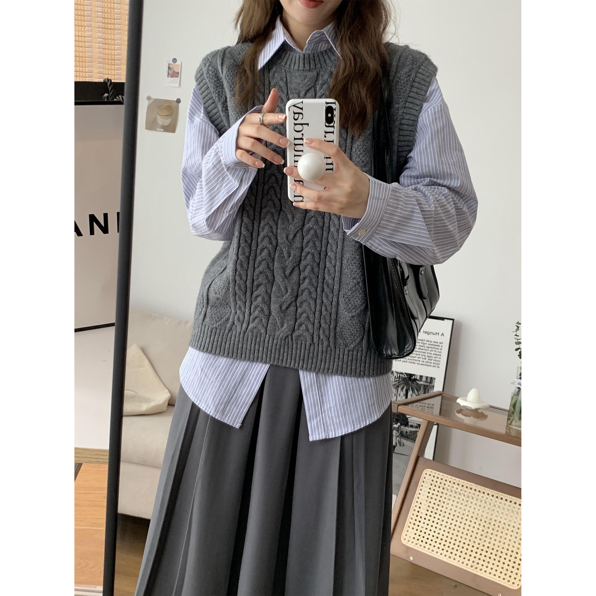 UVPU 灰色麻花马甲女2022秋冬设计感气质圆领纯色针织毛衣背心