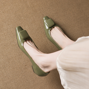 2026春款新款法式粗跟方头浅口气质单鞋女不累脚巨好看一脚蹬女鞋