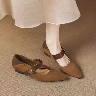 2026早春新款爆款巨好看复古玛丽珍尖头浅口法式粗跟单鞋女不累脚