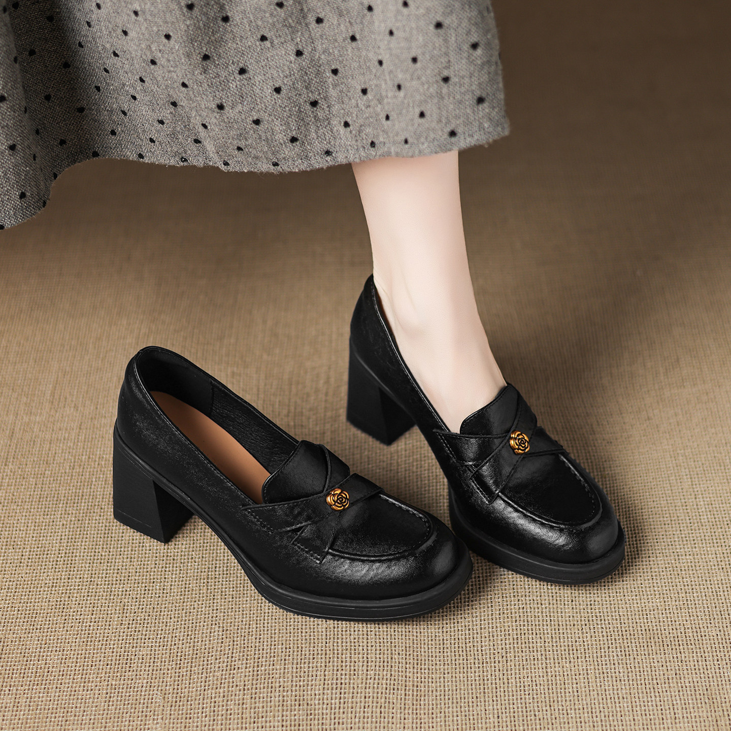 巨好看高跟鞋女秋冬乐福鞋2026年新款春款粗跟单鞋女一脚蹬小皮鞋