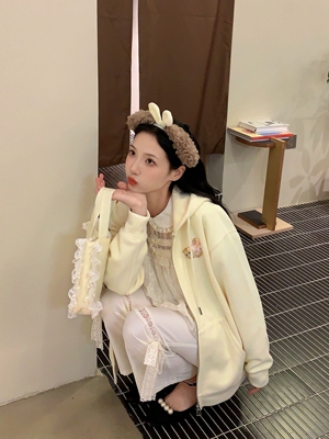 奶油黄可爱猫咪刺绣卫衣外套