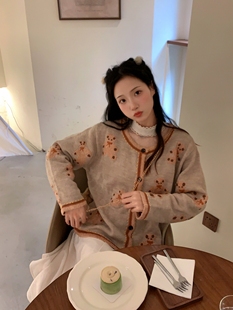 honeyrubao 可爱复古钩花小熊毛衣古着