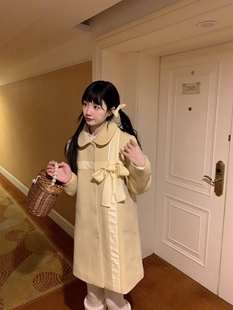 honeyrubao黄色蝴蝶结礼物织带娃娃领甜美呢大衣