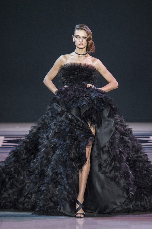 georges hobeika 舞台模特走秀黑色抹胸前短后长高档晚礼服2024年