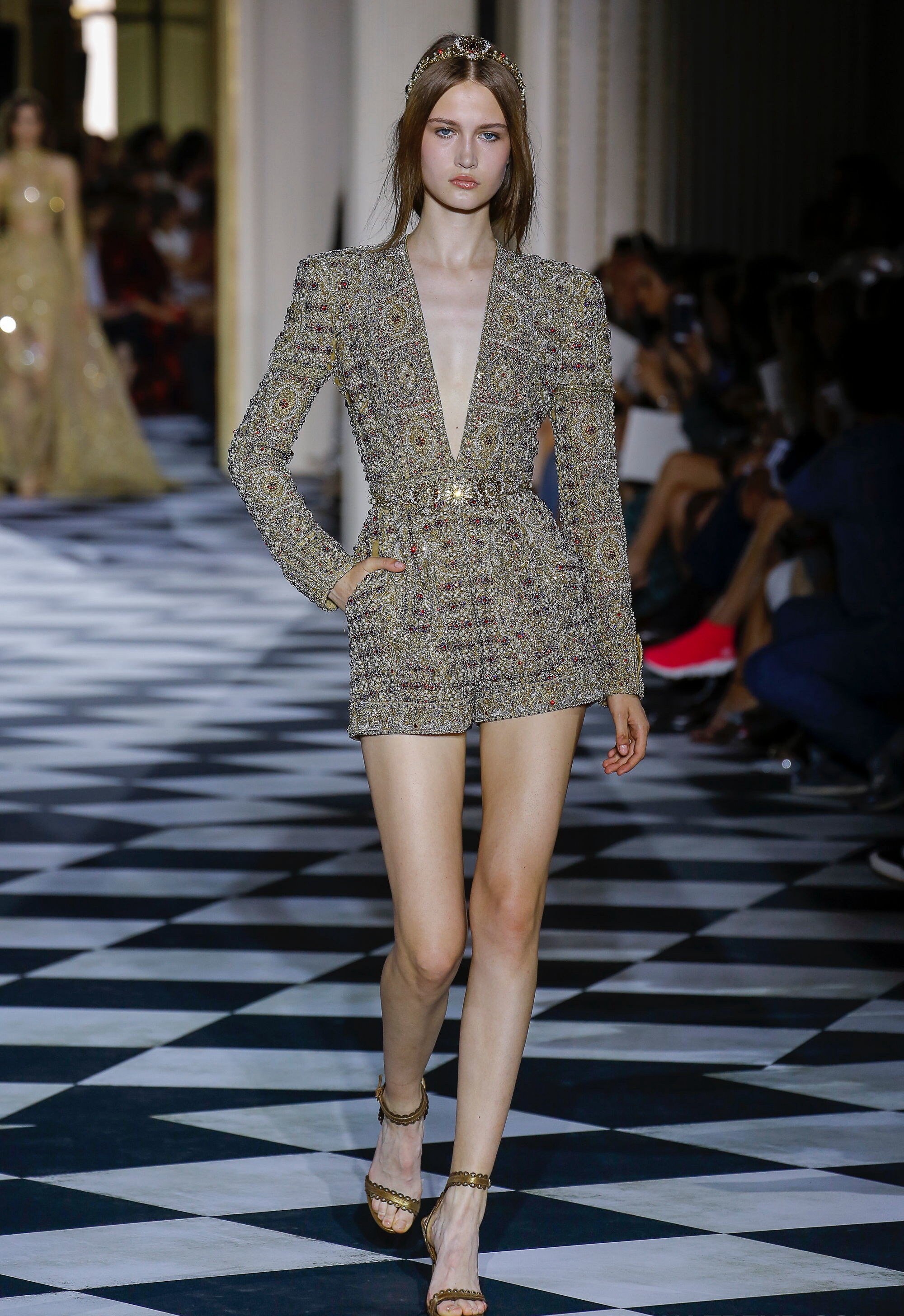 Zuhair Murad 深V领长袖小礼服短款显瘦显腿长奢华珠钻高级定制