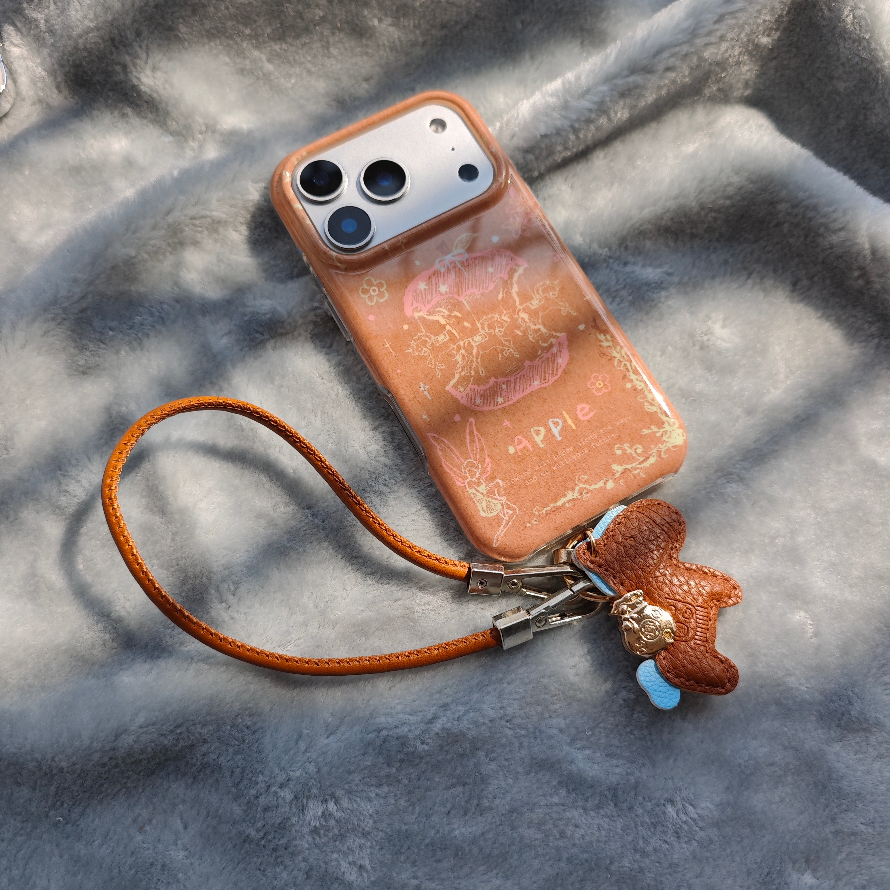 可爱咖色涂鸦苹果旋转木马手机壳