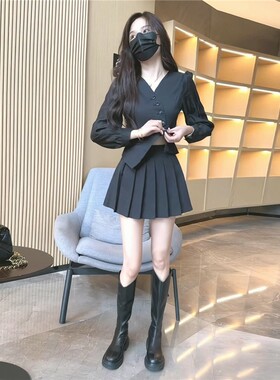 港风时髦搂腰气质套装女夏季新款V领修身百搭上衣+百褶收腰半身裙
