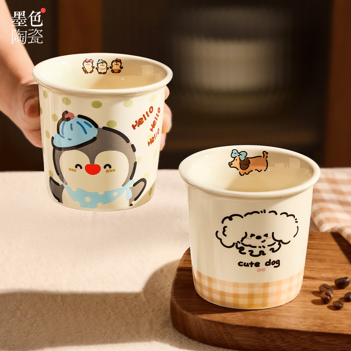 手握咖啡杯可爱女生高颜值马克杯