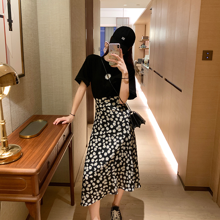 Zou Ju's half length skirt T-shirt two piece short sleeve top with irregular short skirt temperament suit