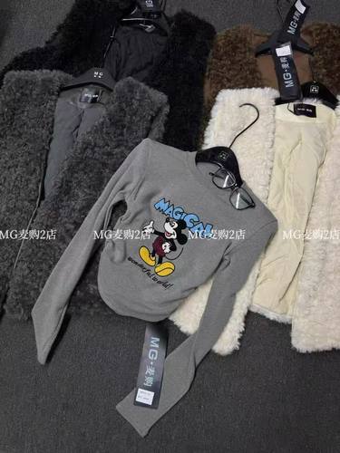 2025冬季新款修身卡通米奇印花长袖短款垫肩磨毛上衣打底衫女