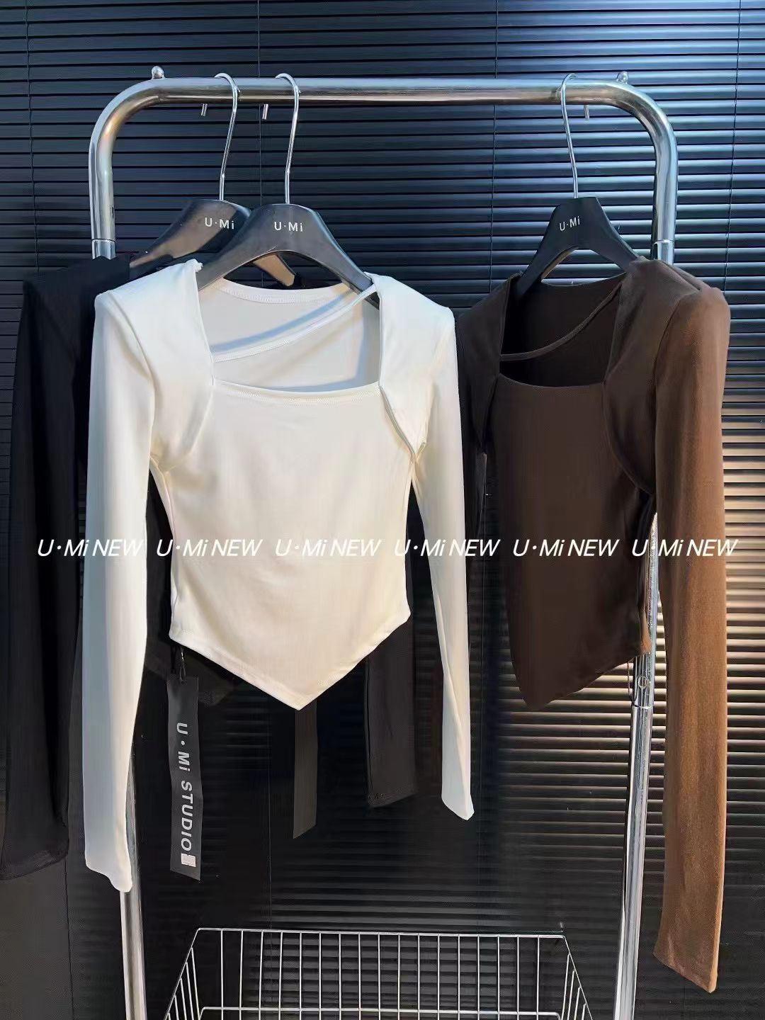 U-MI秋季方领设计感假两件长袖T恤修身显瘦不规则下摆垫肩女上衣