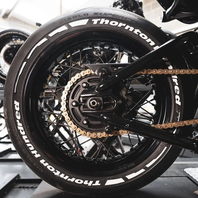 摩托车凯旋轮毂字母贴反光夜光3D立体贴汽车电动车小牛轮毂字贴纸