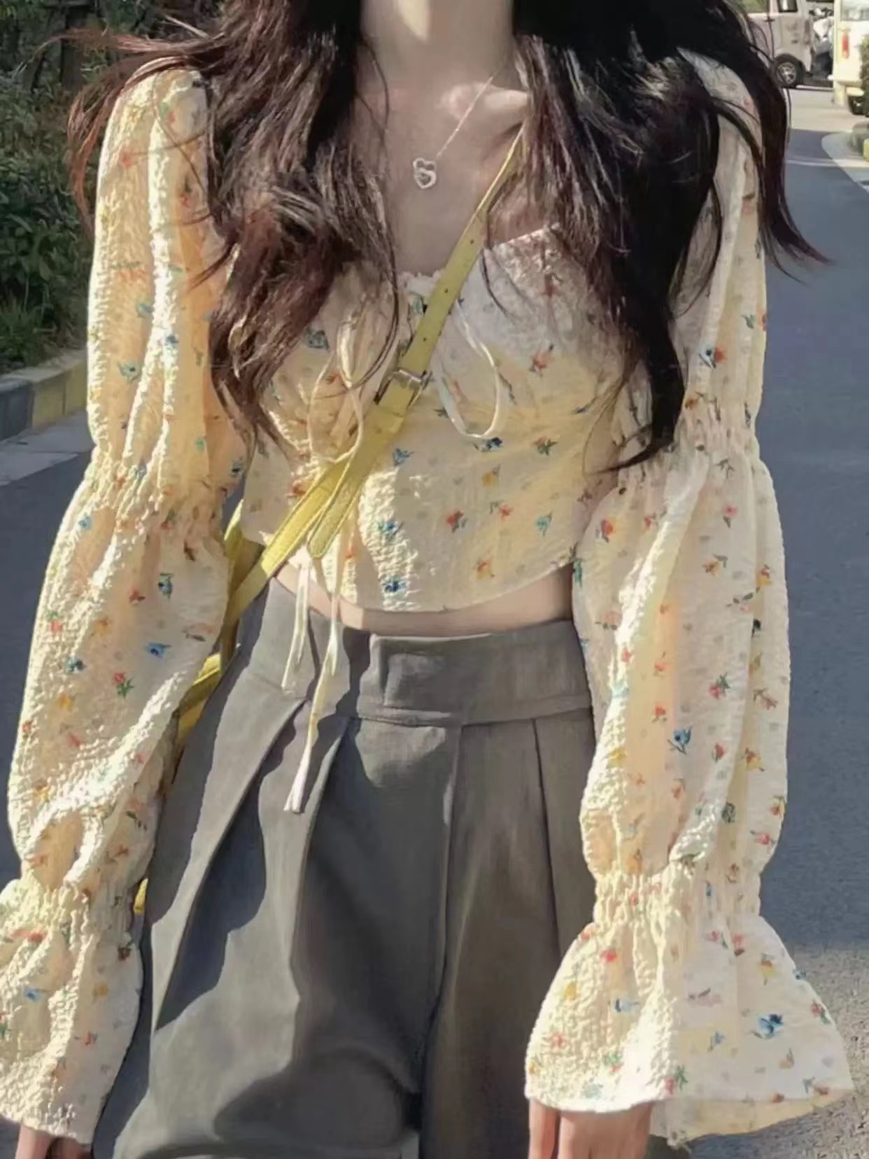 thumbnail for French gentle and sweet floral long-sleeved shirt women's autumn chic and beautiful babes reduce age and super good-looking cropped tops