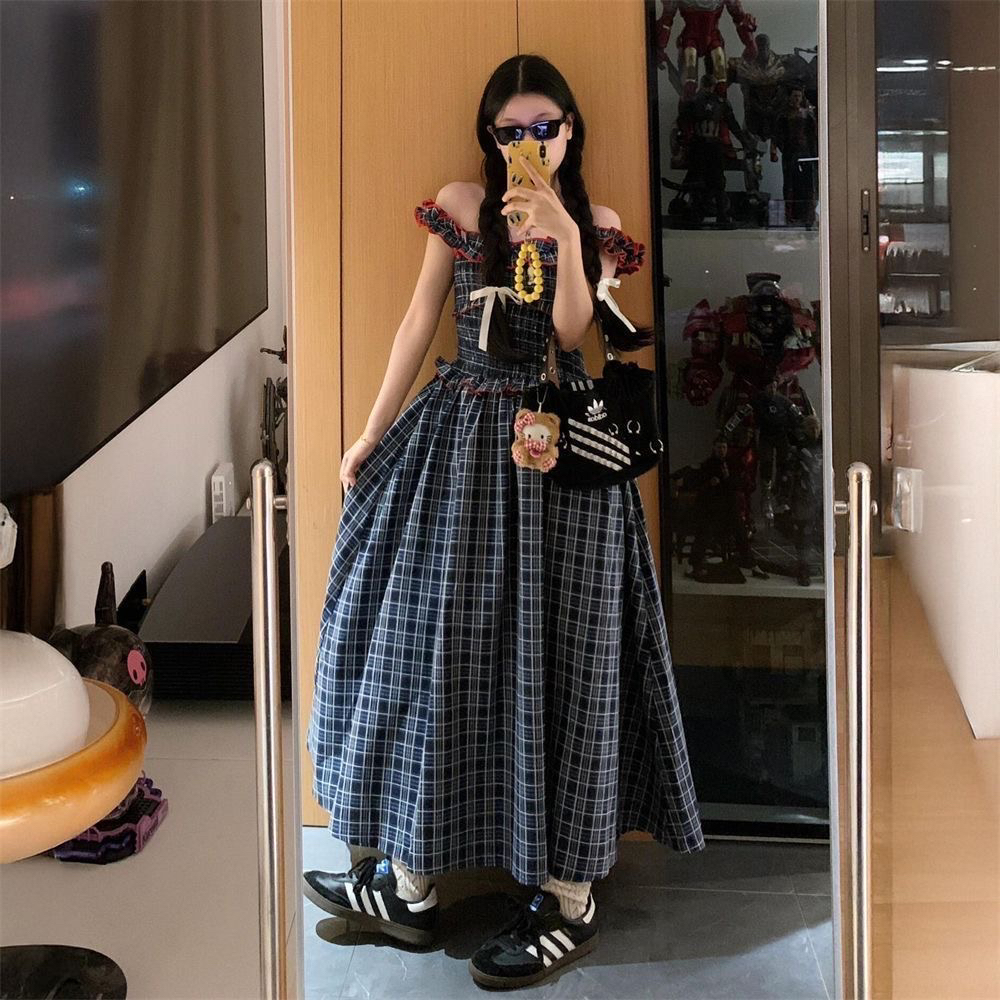 韩系学院风气质收腰木耳边格纹吊带裙女时尚夏新款方口领过膝长裙