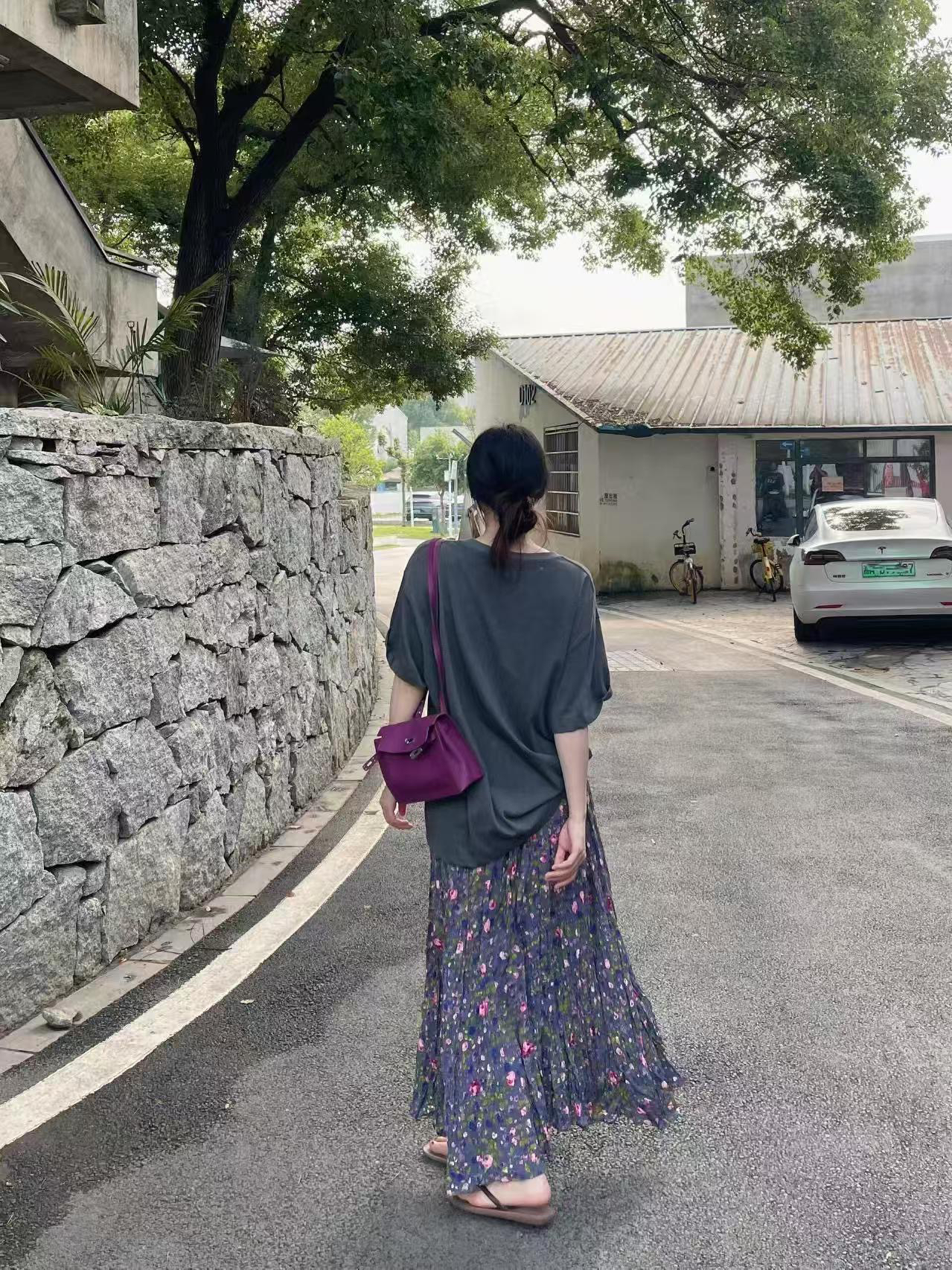 夏季新款高腰显瘦a字裙灰色上衣女高级感法式温柔碎花连衣裙套装