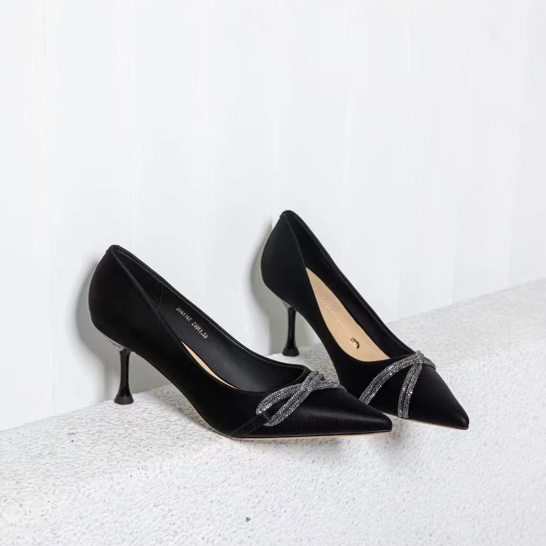 26K1167时尚尖头细跟黑色水钻高跟鞋单鞋2025新款百搭气质工作鞋