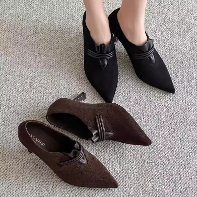 一代佳人26S572绒面尖头皮带扣细跟弹力靴女及踝靴深口单鞋6公分