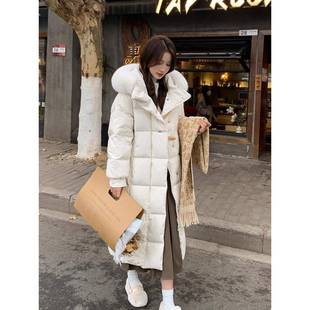 轻奢品牌高端90丝绒2025新款羽绒服女士中长过膝长外套在冬天看起