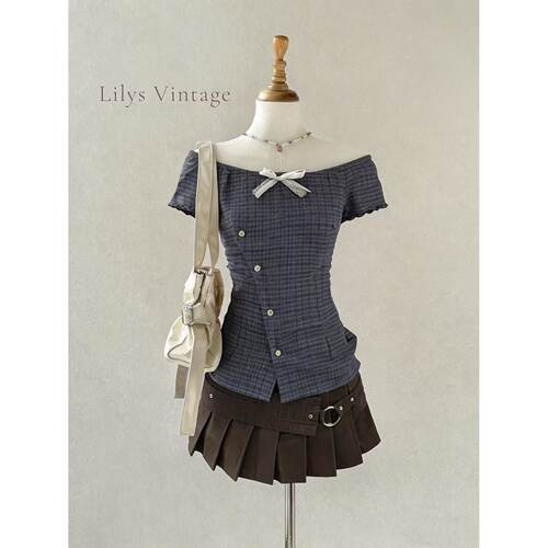 格纹物语 一字肩格纹短袖上衣+棕色百褶裙两件套新款Vintagen