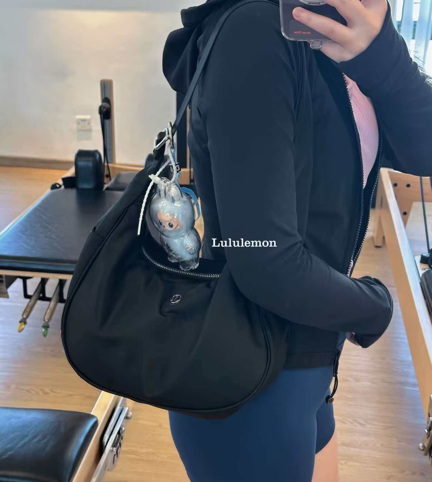 澳洲Lululemon City Essentials Shoulder Bag 4L  腋下包图片