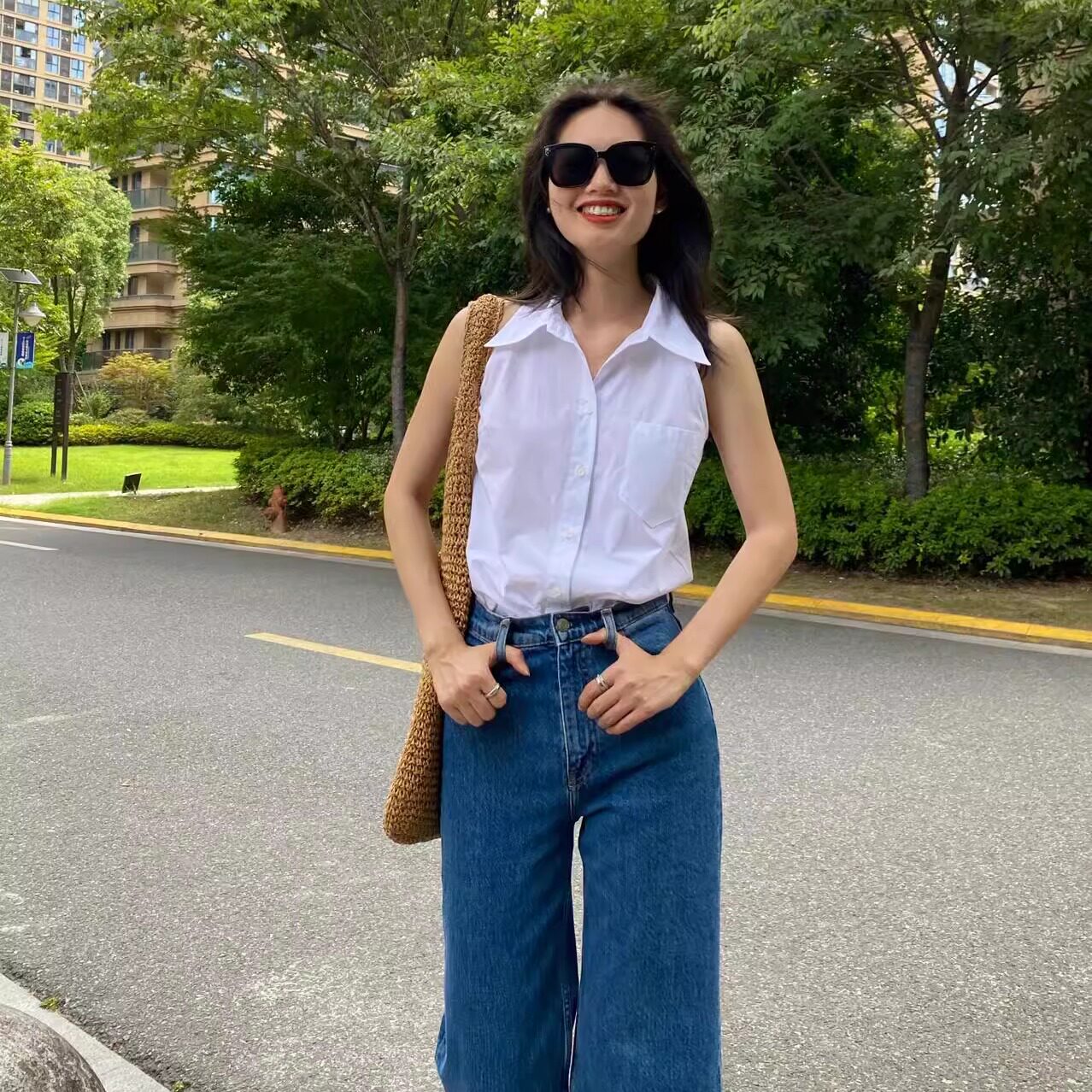 夏季新款挖肩设计感白色背心衬衫女复古chic港风显瘦洋气无袖衬衣