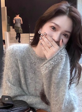 秋冬季时髦钉珠设计灰色长袖针织上衣女装软糯简约外穿高级感毛衣