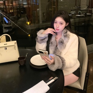 毛绒时尚 M900白色外套女秋冬款 短款 爆款 洋气小个子 小个子2024新款