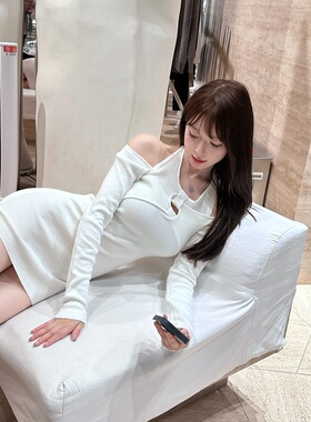 M900包臀裙黑色连衣裙2026新款裙子小个子秋季长袖小黑裙气质显瘦