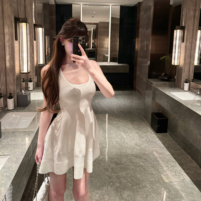 M900白色背心针织连衣裙女2026爆款高腰收腰蓬蓬裙纯欲风短款裙