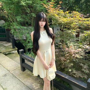 M900海边度假连衣裙2025新款 今年流行爆款 裙子女夏气质小个子无袖