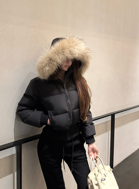 M900黑色羽绒服女短款冬季2026年新款连帽超好看大毛领小个子收腰