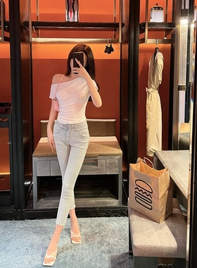M900斜肩上衣女短袖t恤2026新款白色露肩短款夏修身显瘦体恤辣妹