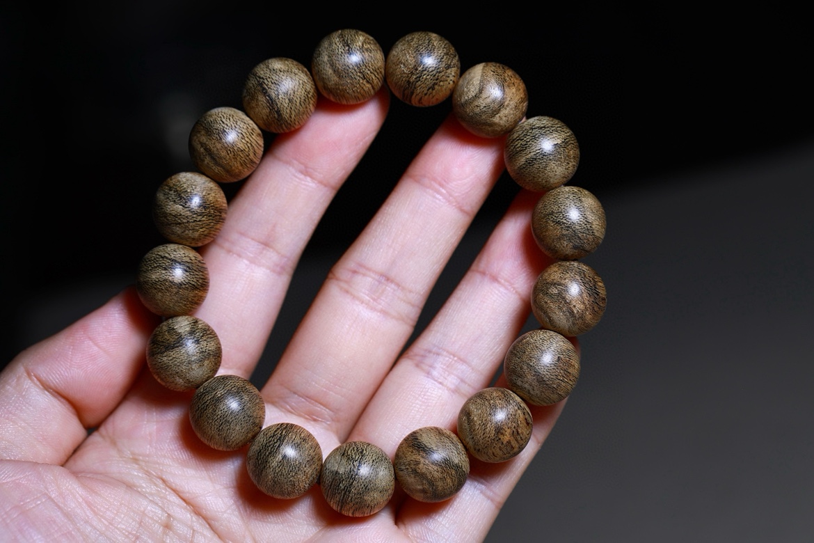 13mm正区文莱老料沉香手串16.02克