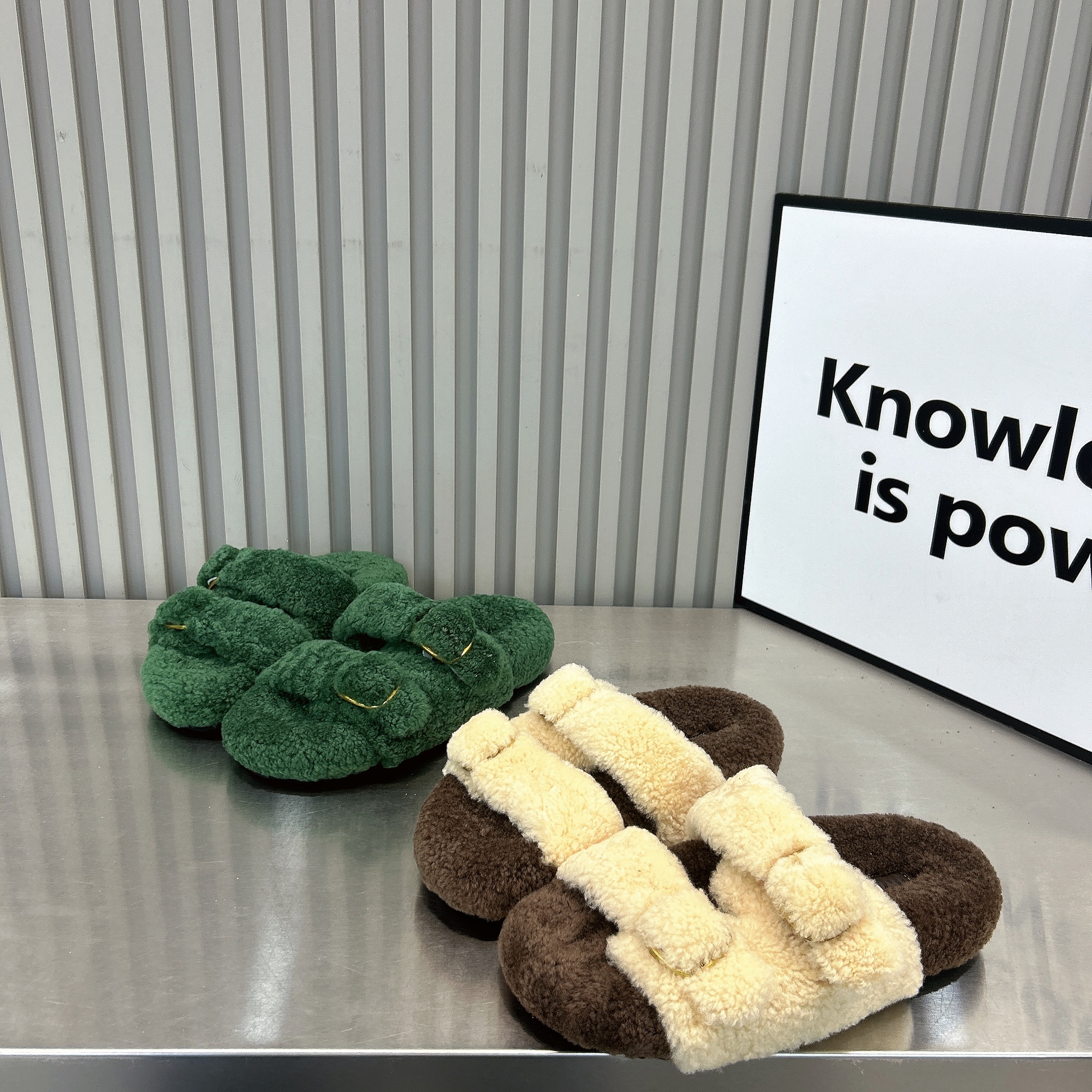 ins风网红爆款2025新款羊皮毛一体床边地板拖鞋女网红外穿毛毛鞋