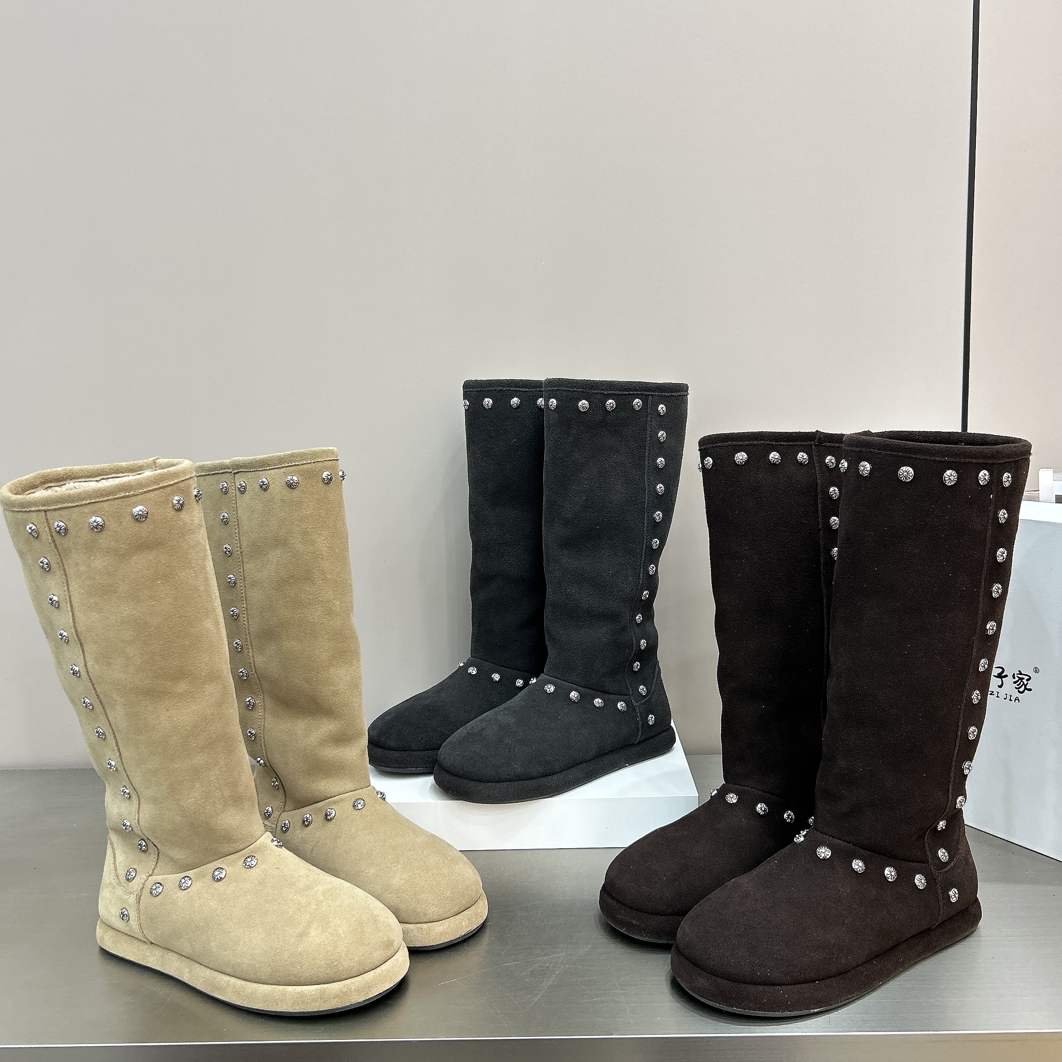 套筒磨砂皮铆钉显腿长筒靴女不过膝高筒雪地靴加绒保暖面包靴棉鞋