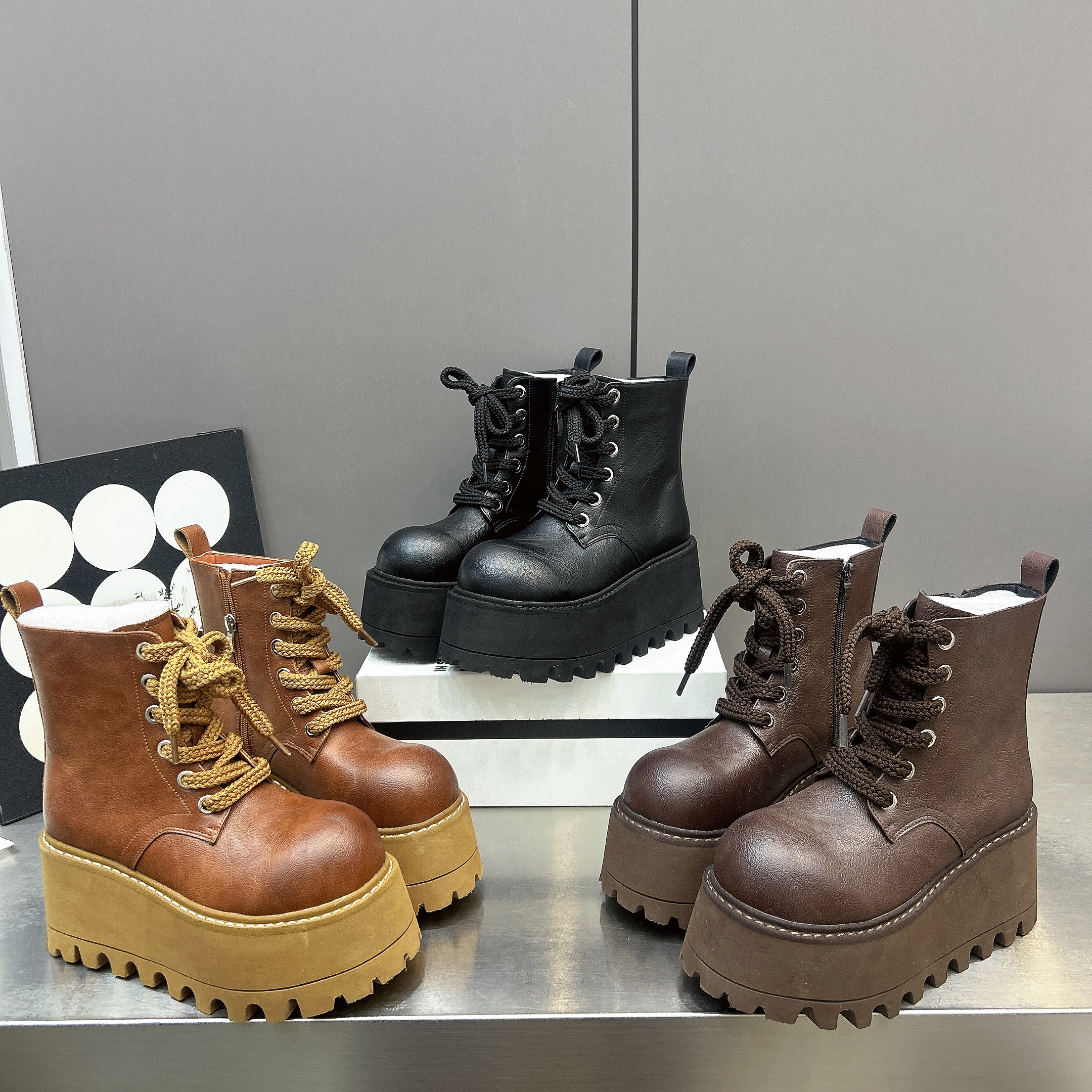 2025新款秋冬真皮超轻底8CM厚底松糕增高圆头系带女鞋显脚小短靴