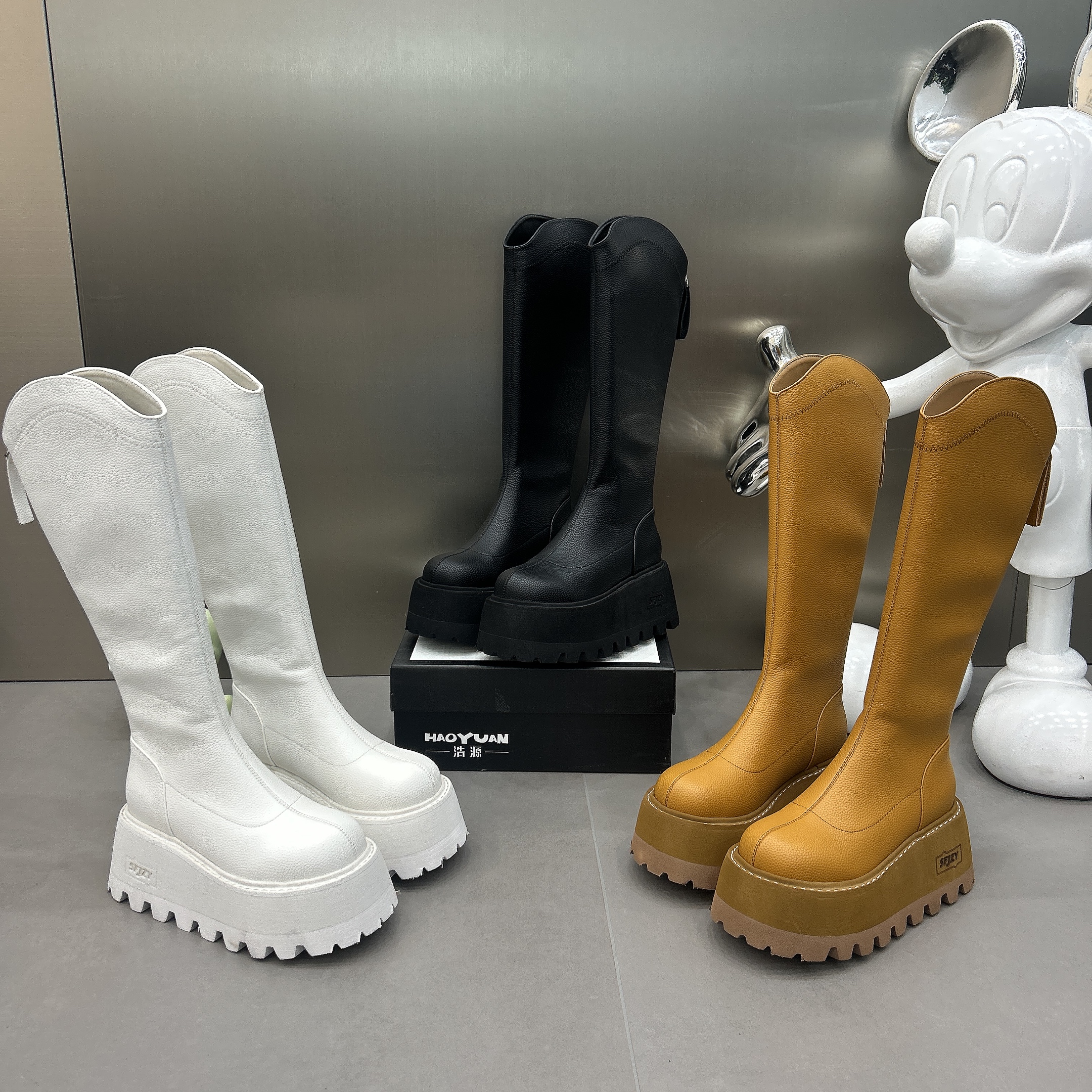 超轻厚底骑士长筒靴女2025秋新款不过膝长靴V口烟筒靴显瘦马丁靴