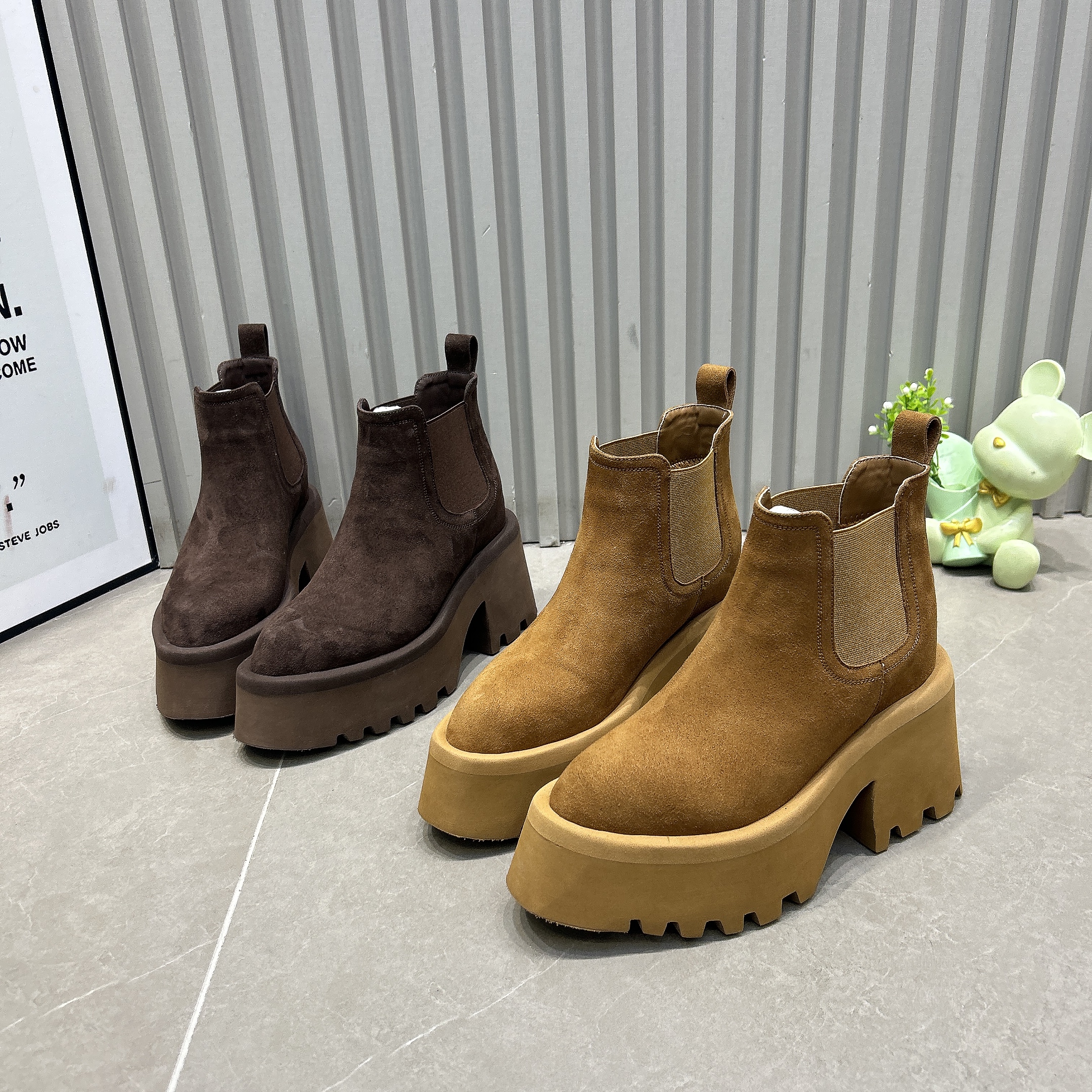 欧版2025秋冬新款磨砂绒超轻厚底松糕马丁靴女增高烟筒切尔西短靴