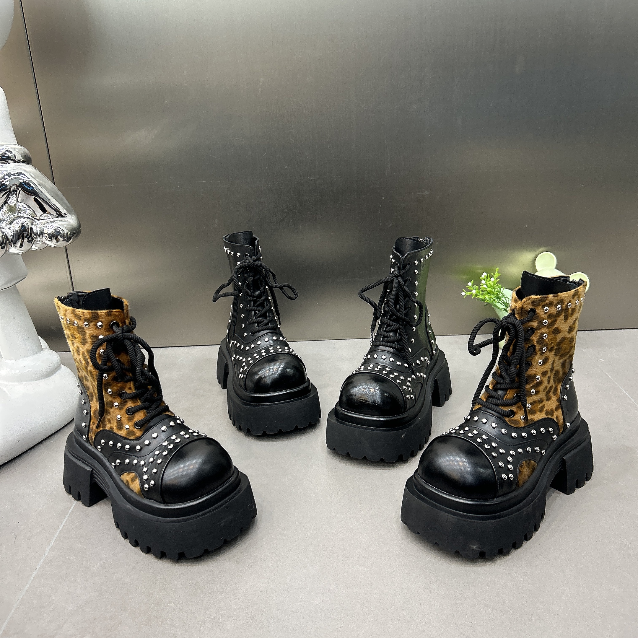 马丁靴女2025新款秋冬柳钉绑带侧拉链中筒靴圆头厚底增高短靴棉鞋